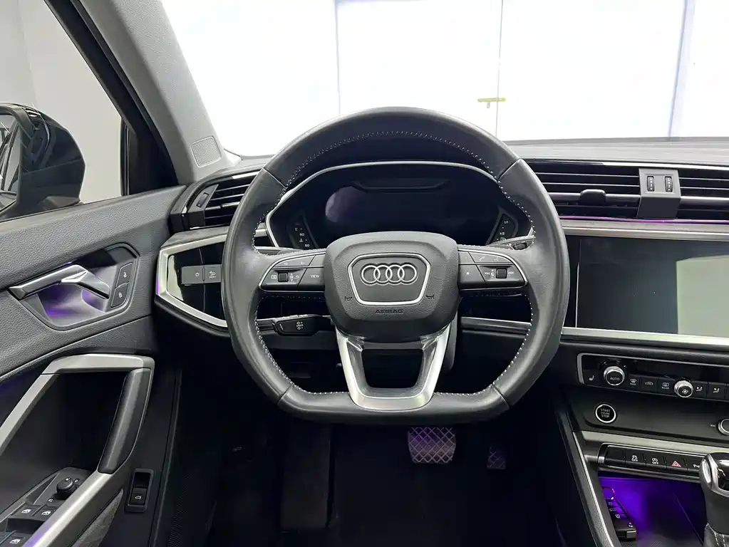 Audi Q3 — фото 11