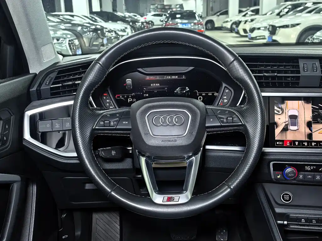 Audi Q3 Sportback — фото 11