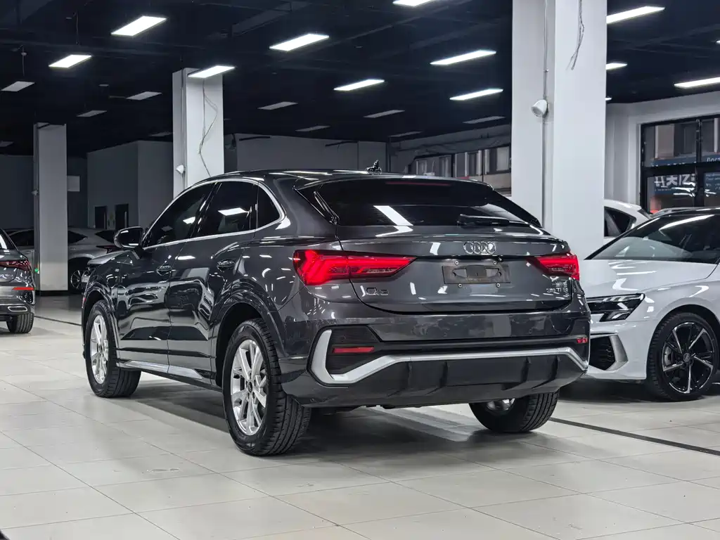 Audi Q3 Sportback — фото 24