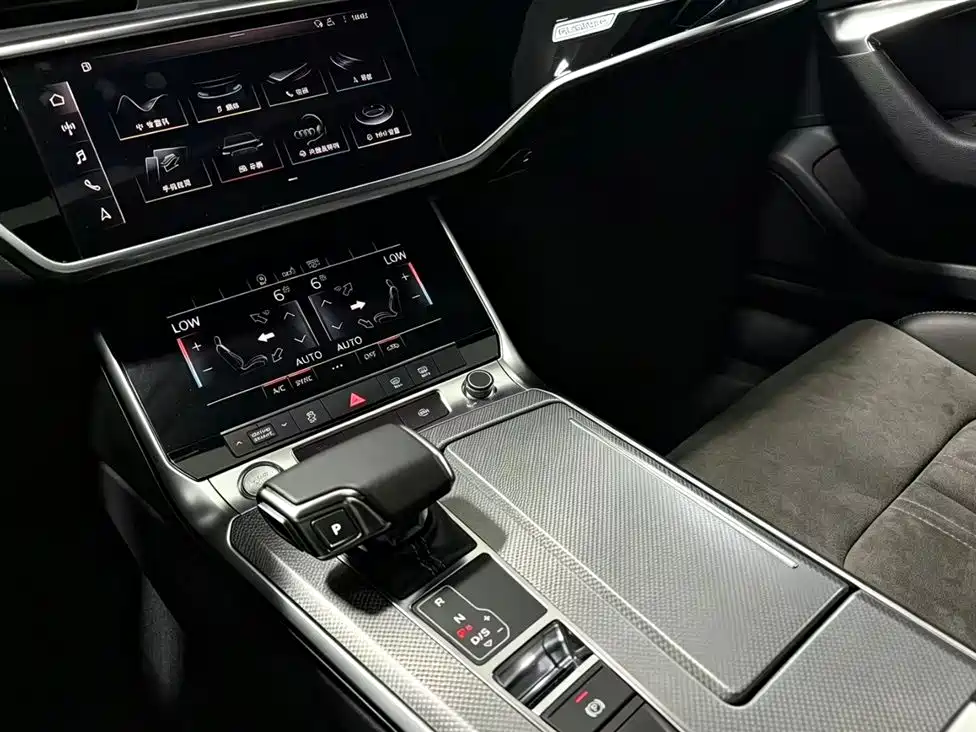 Audi A6L — фото 10
