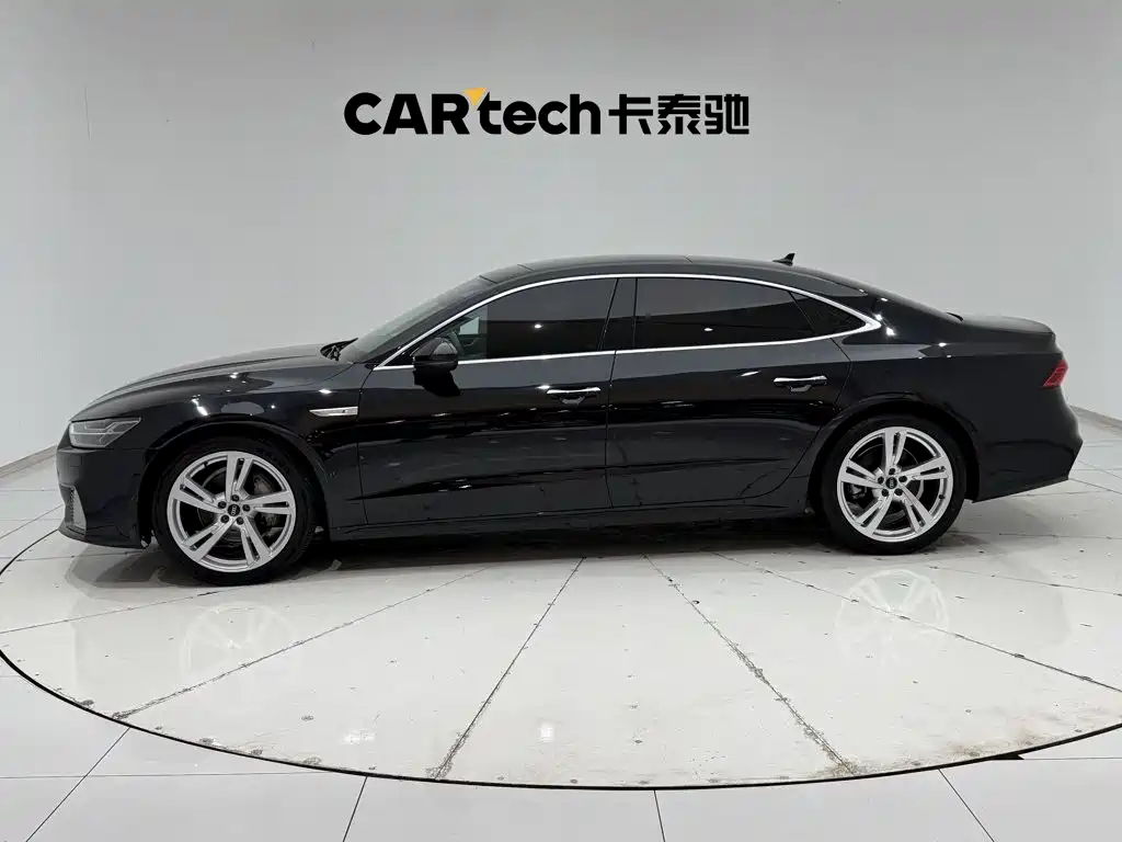 Audi A7L — фото 8