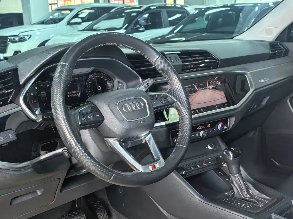 Audi Q3 Sportback — фото 11