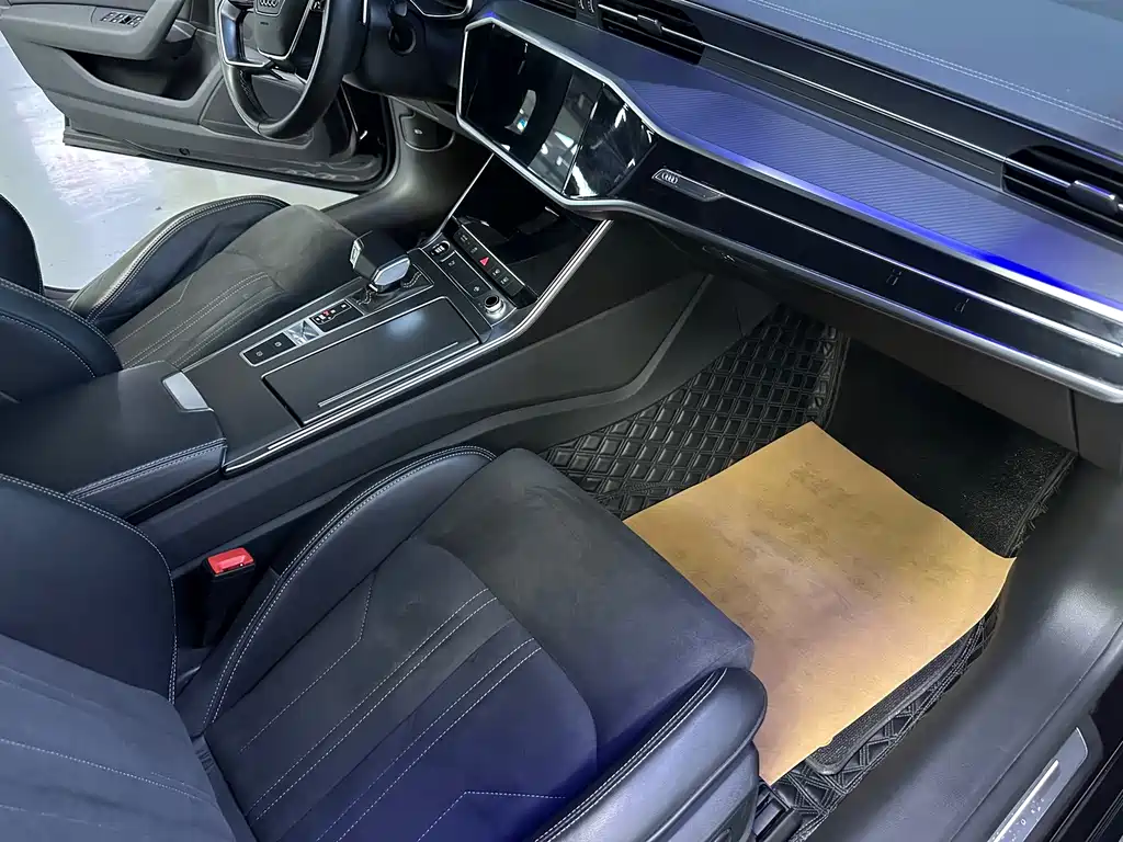 Audi A7L — фото 10