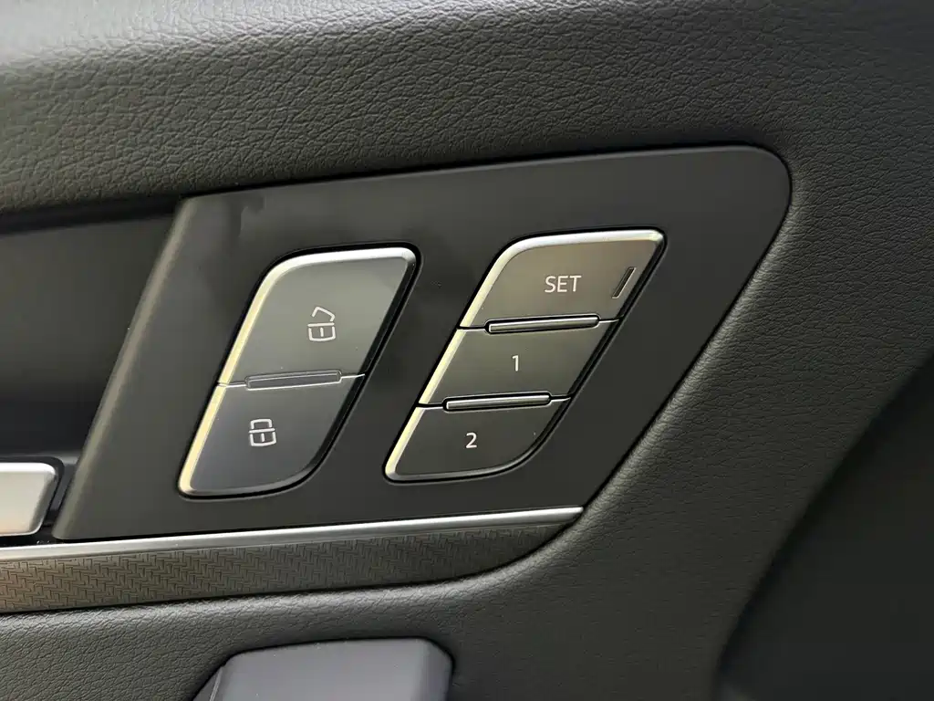 Audi Q5L — фото 15