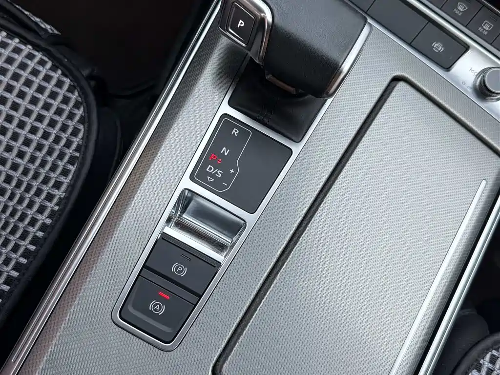 Audi A6L — фото 7