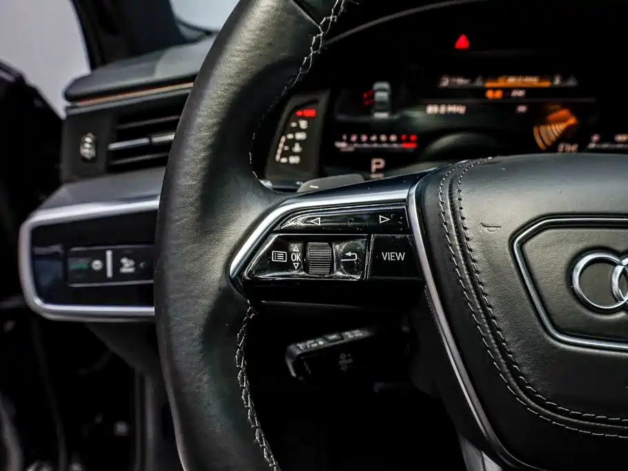 Audi A6L — фото 14