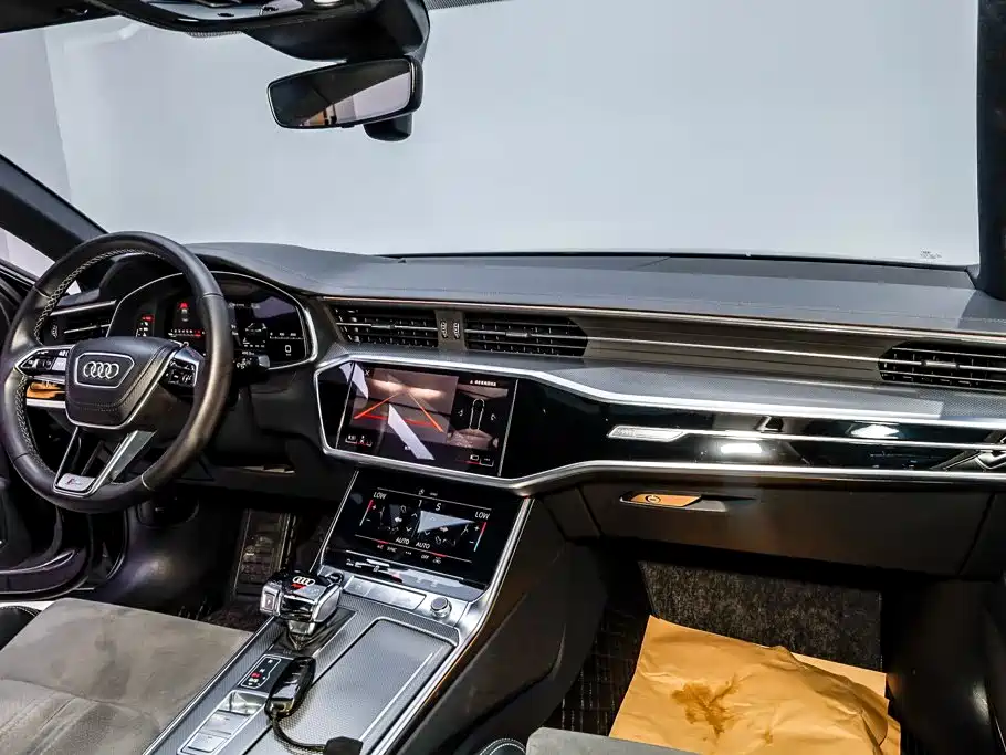Audi A6L — фото 25