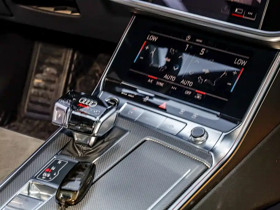 Audi A6L — фото 27