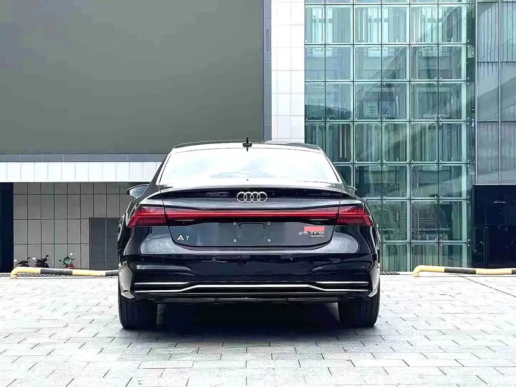 Audi A7L — фото 8