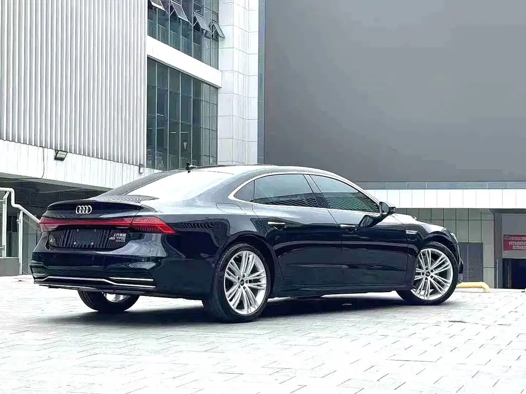 Audi A7L — фото 9