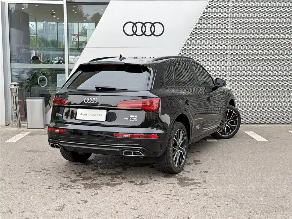 Audi Q5L — фото 5