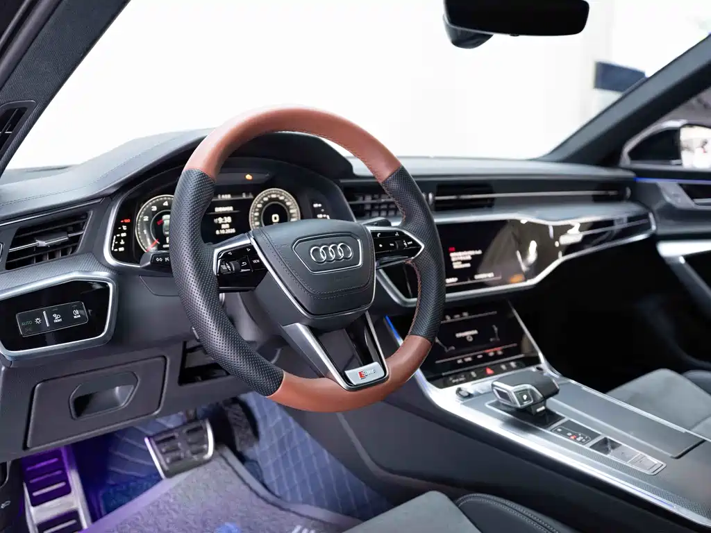 Audi A6L — фото 11