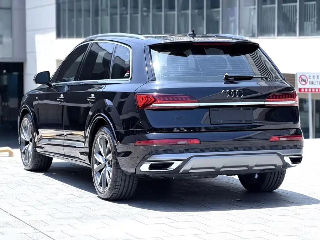 Audi Q7 — фото 7
