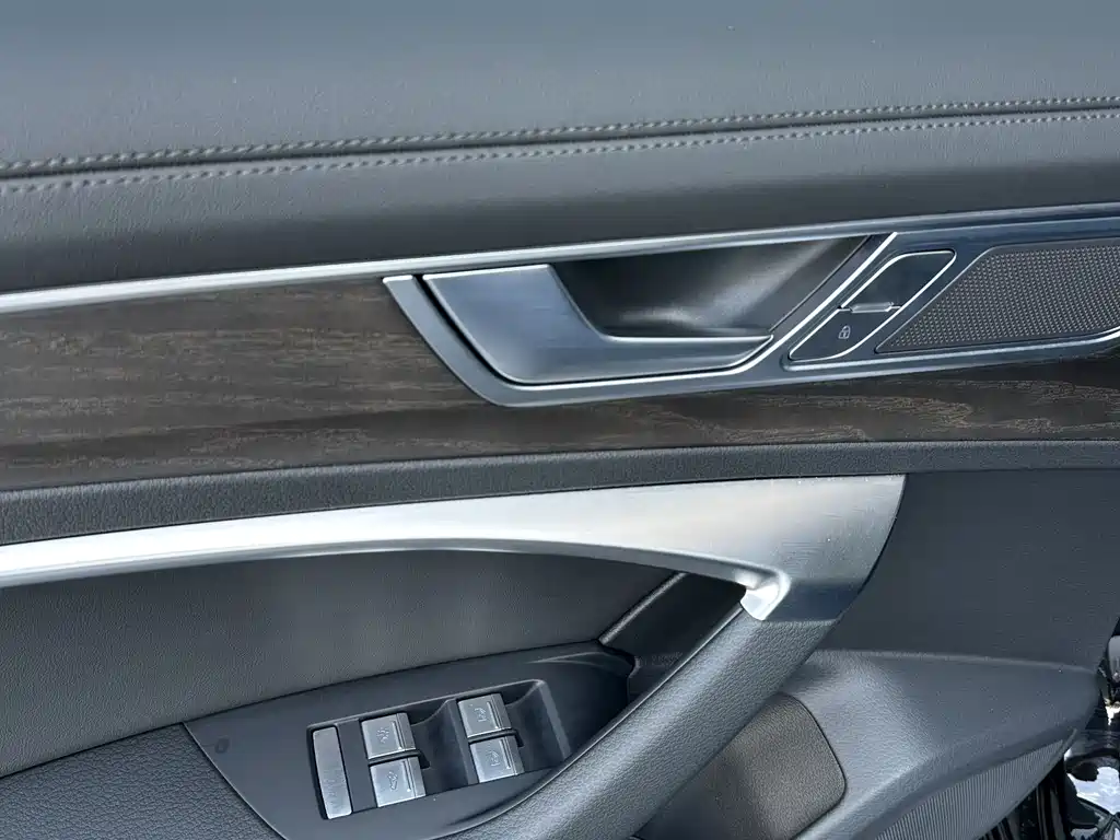 Audi A6L — фото 15