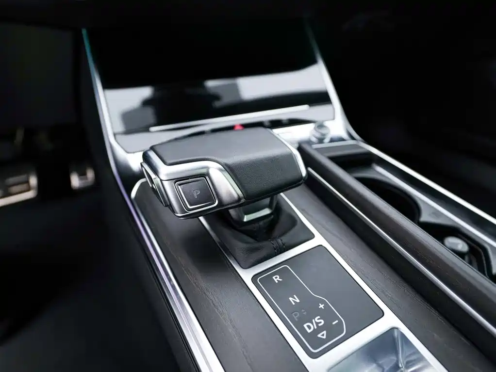 Audi A6L — фото 15