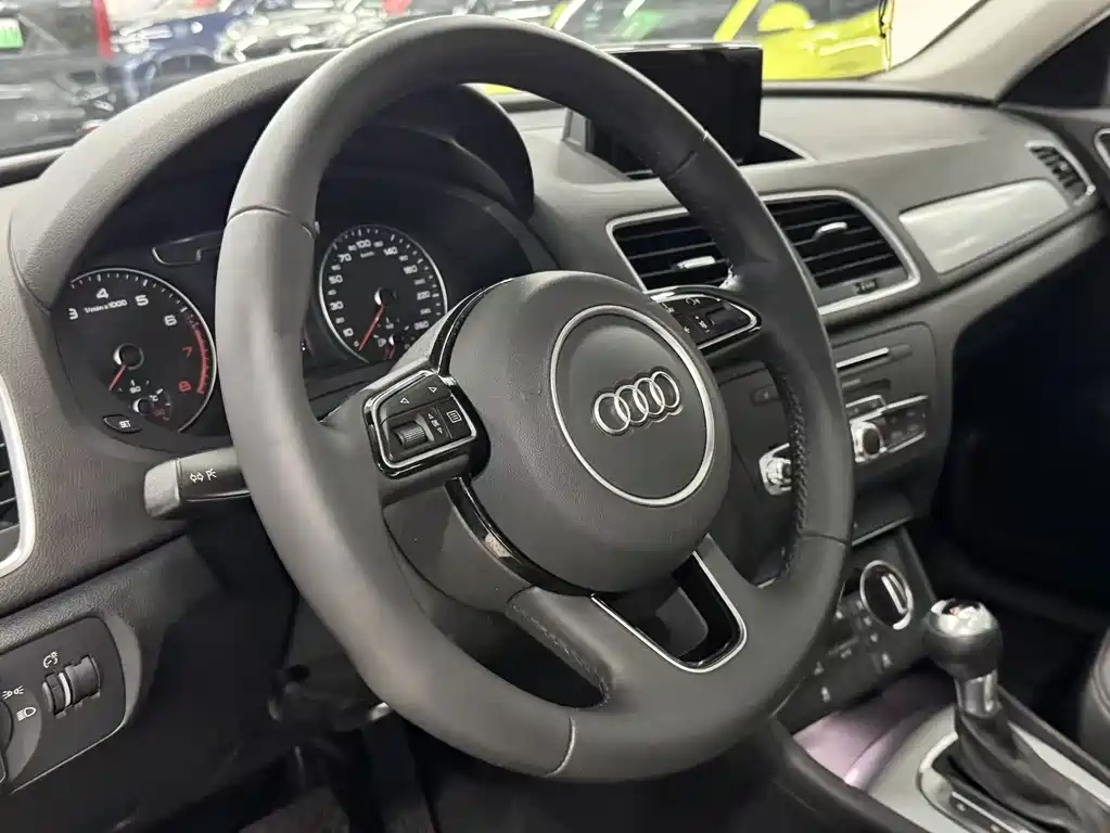 Audi Q3 — фото 10