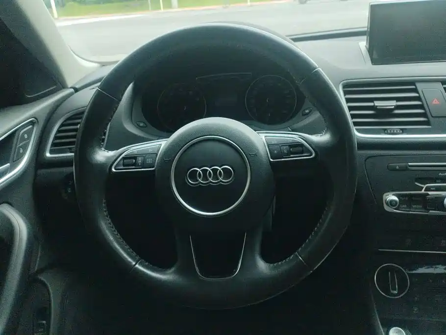 Audi Q3 — фото 15