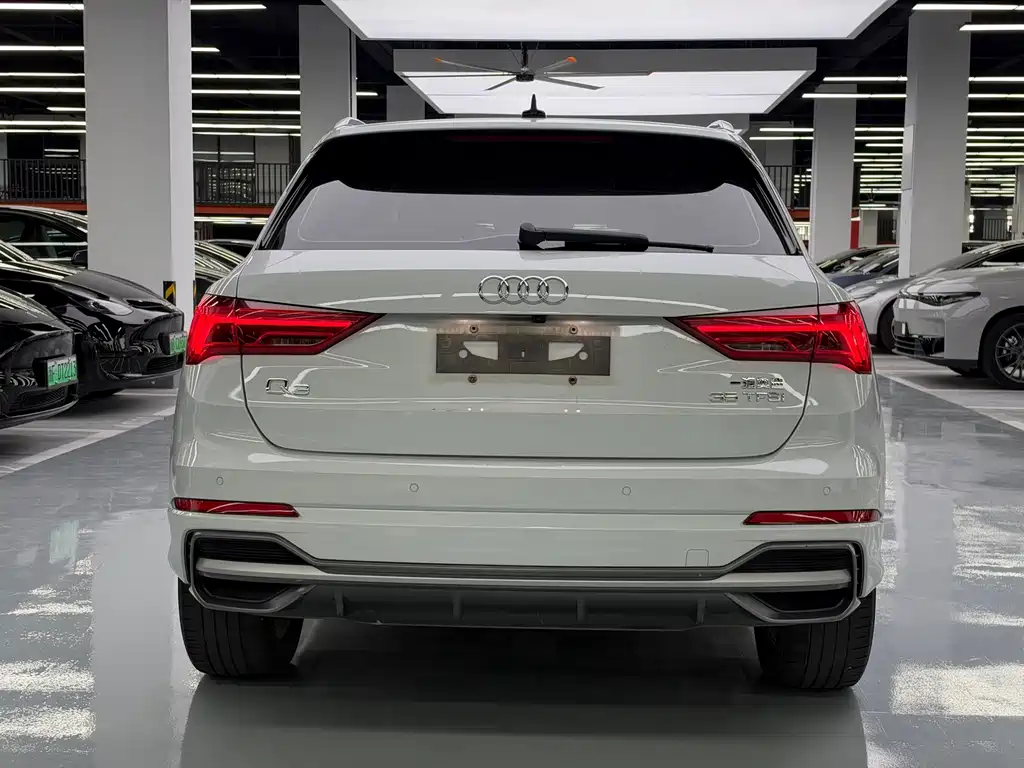 Audi Q3 — фото 17