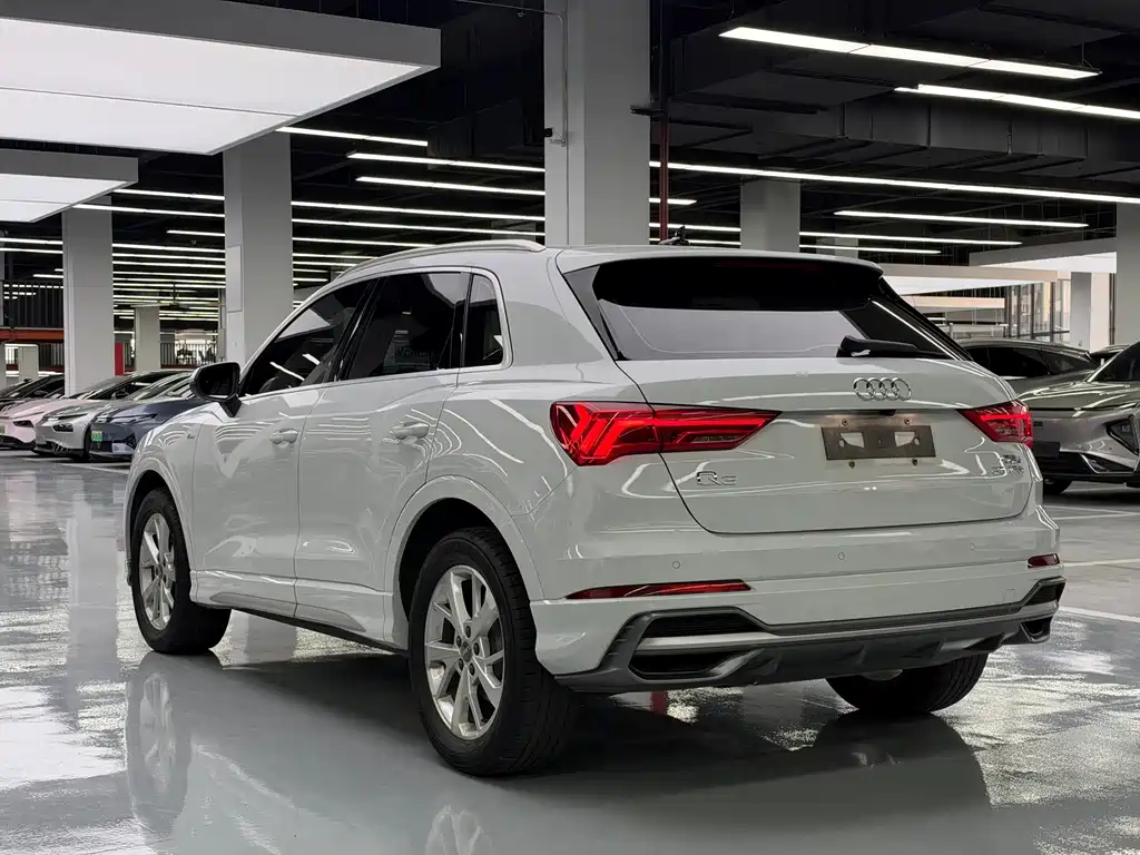 Audi Q3 — фото 18