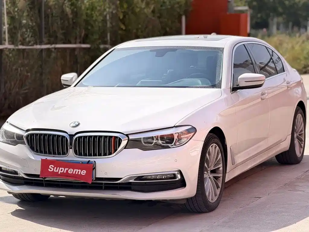BMW 5 Series — фото 1