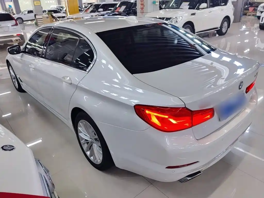 BMW 5 Series — фото 4