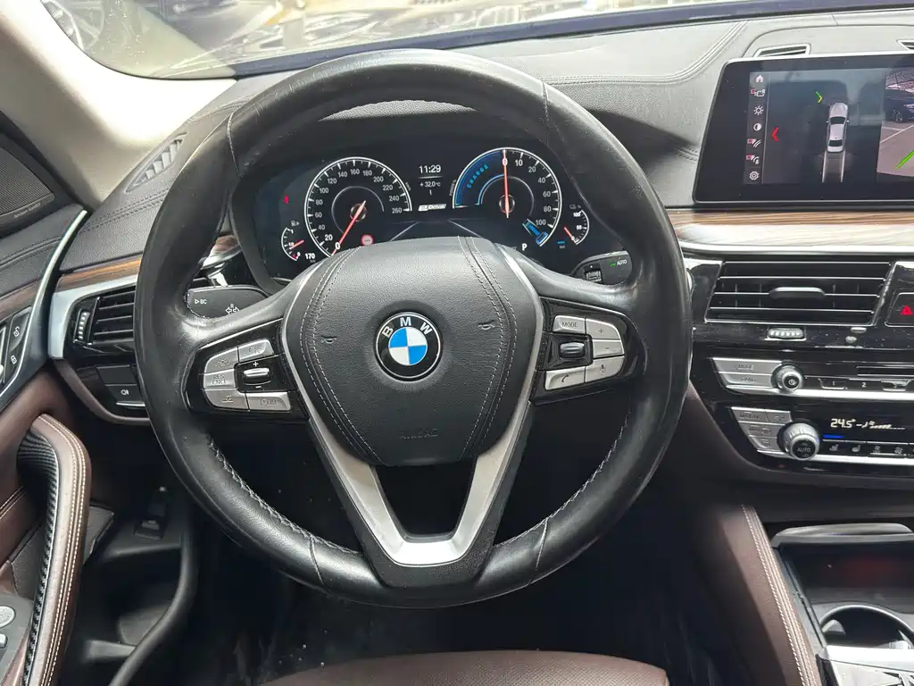 BMW 5 Series New Energy — фото 11