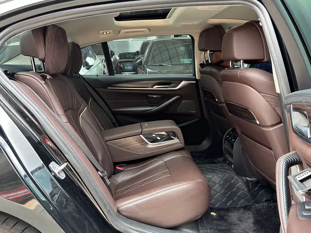 BMW 5 Series New Energy — фото 15