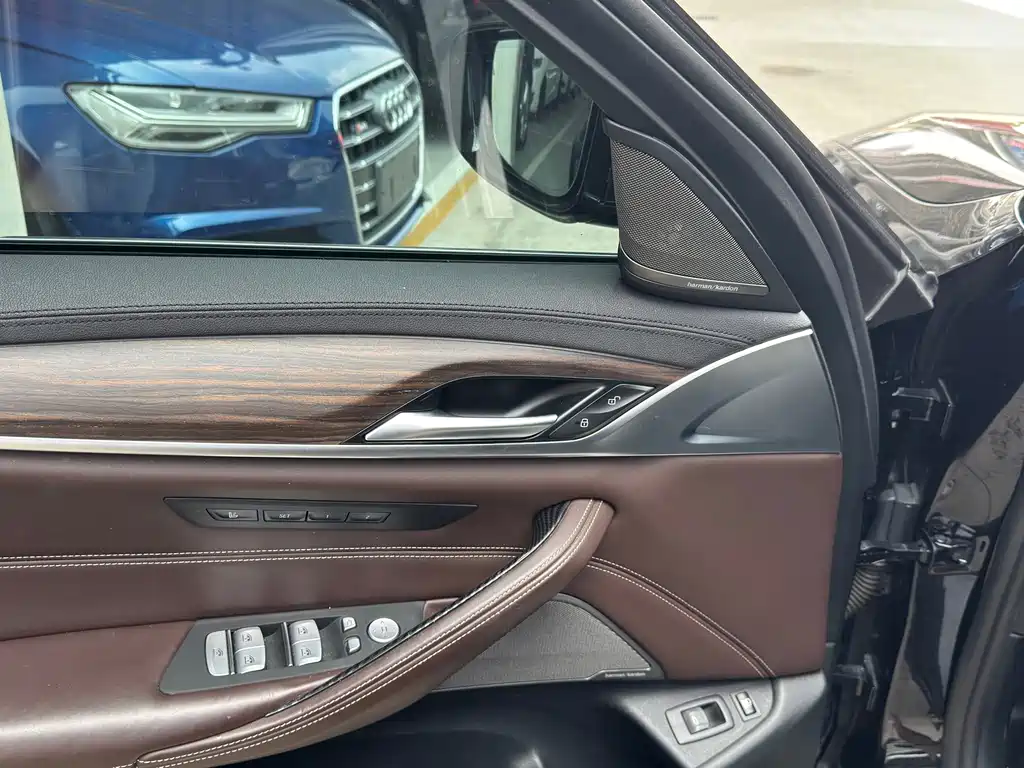 BMW 5 Series New Energy — фото 19