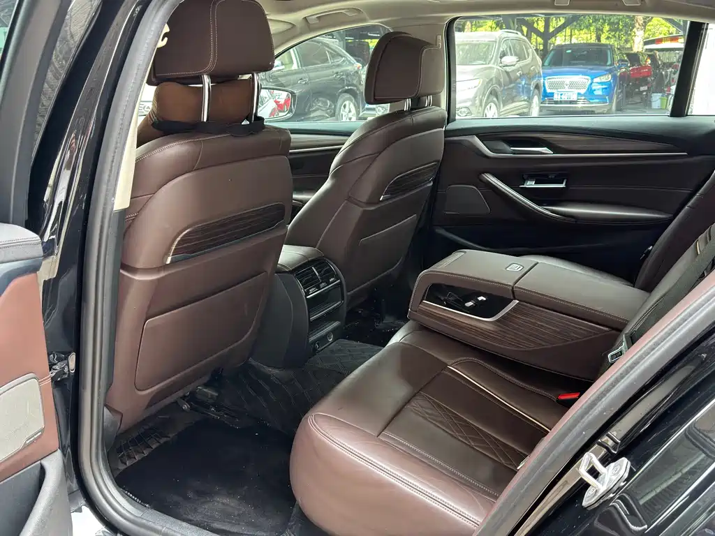 BMW 5 Series New Energy — фото 8