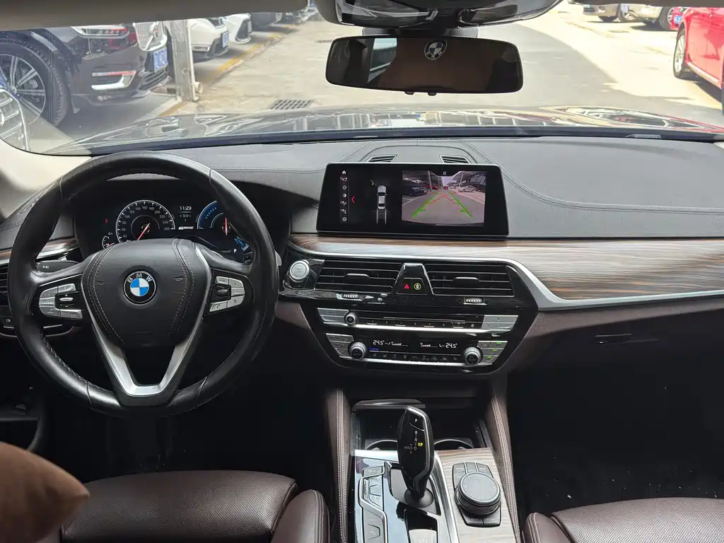 BMW 5 Series New Energy — фото 9