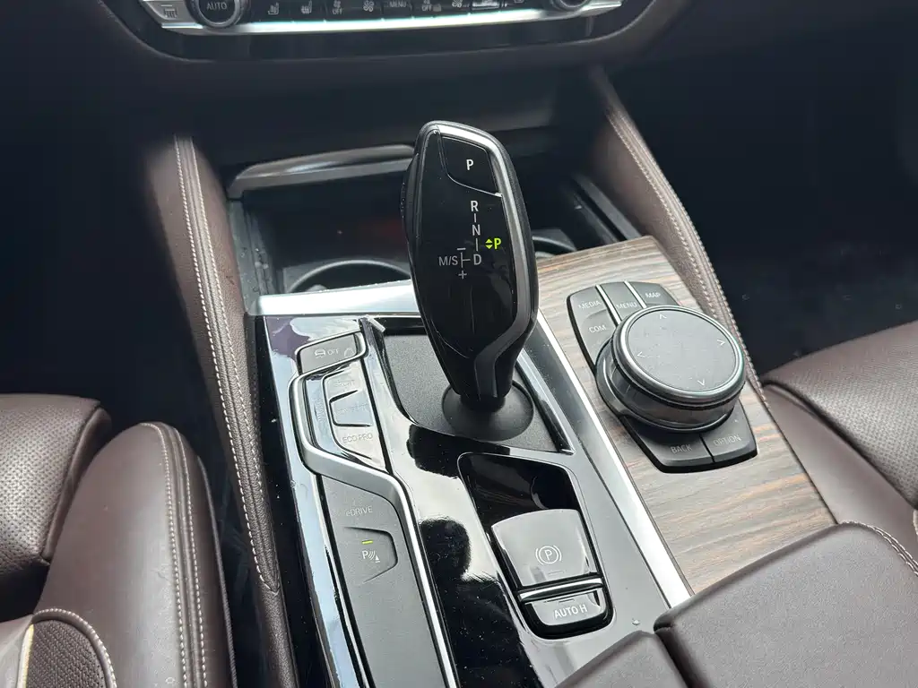 BMW 5 Series New Energy — фото 10
