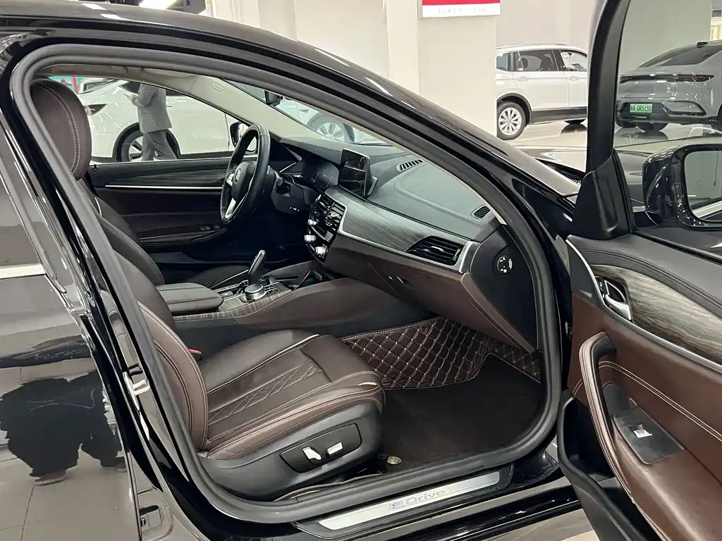 BMW 5 Series New Energy — фото 6