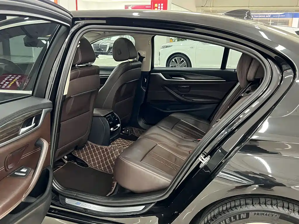 BMW 5 Series New Energy — фото 9