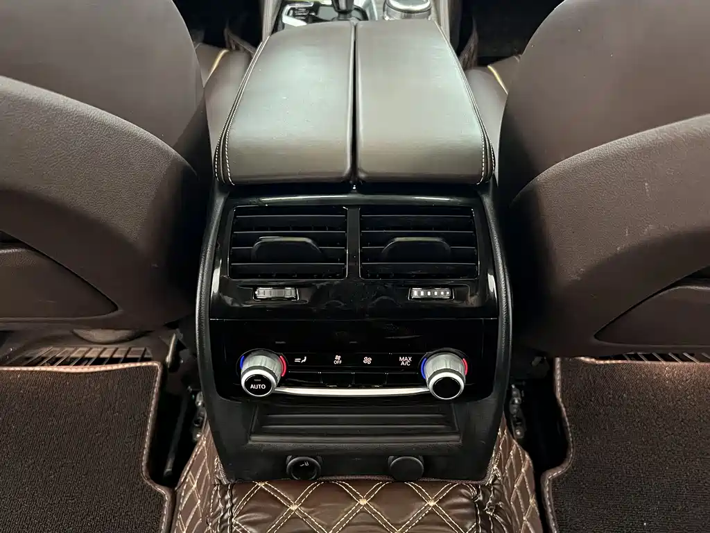 BMW 5 Series New Energy — фото 10