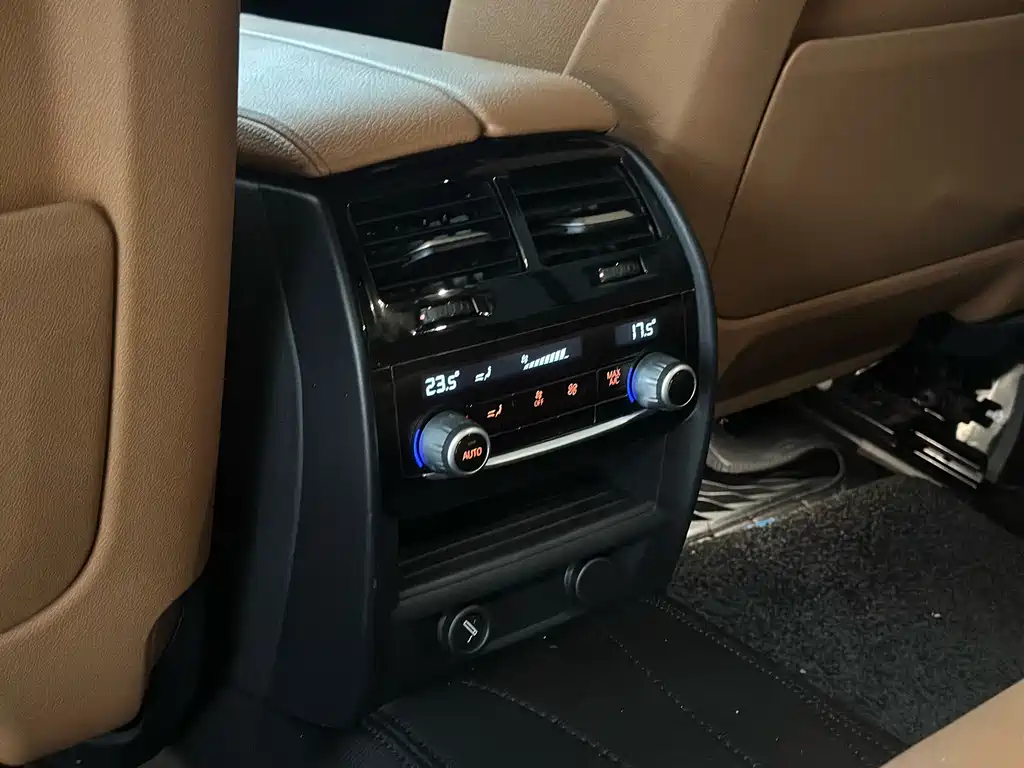 BMW 5 Series — фото 13