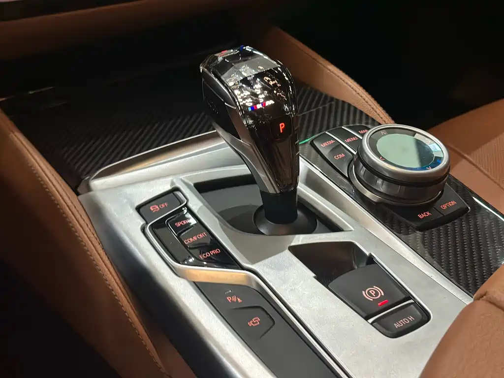 BMW 5 Series — фото 18