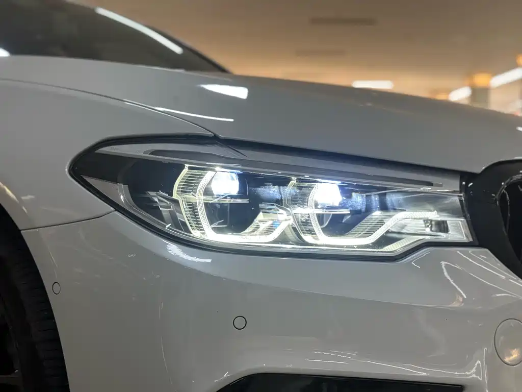 BMW 5 Series — фото 4