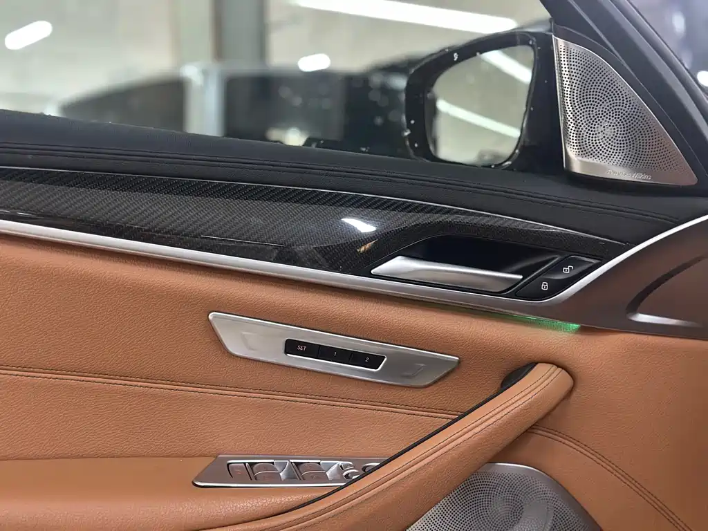 BMW 5 Series — фото 10