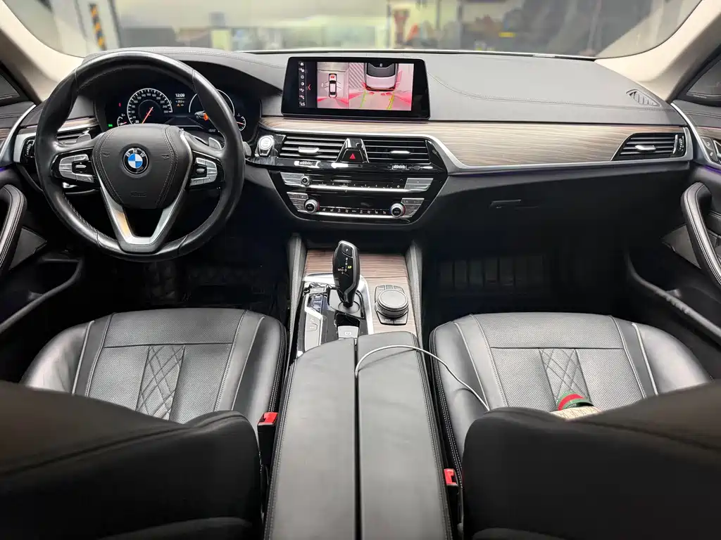BMW 5 Series — фото 13
