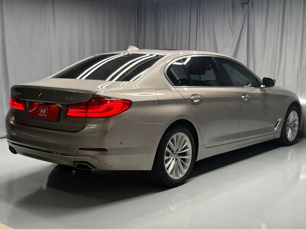 BMW 5 Series — фото 14