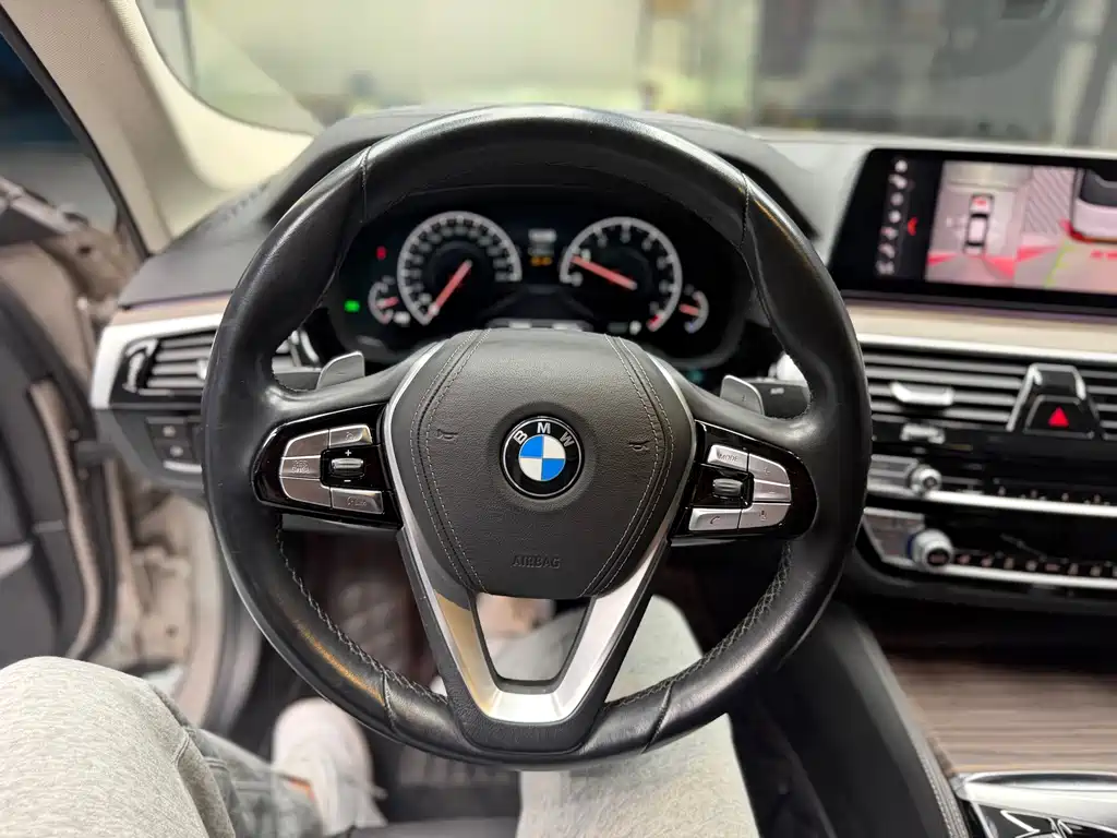 BMW 5 Series — фото 9