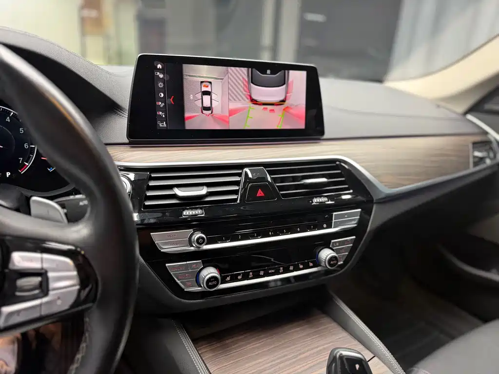 BMW 5 Series — фото 10