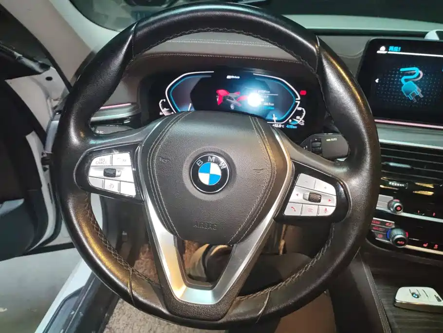 BMW 5 Series New Energy — фото 15