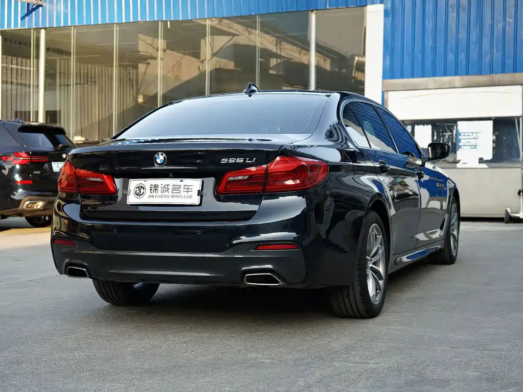 BMW 5 Series — фото 4