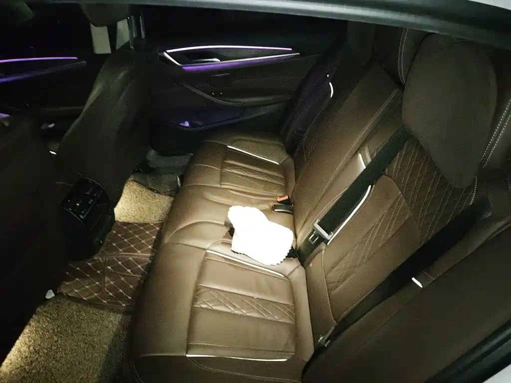 BMW 5 Series — фото 18