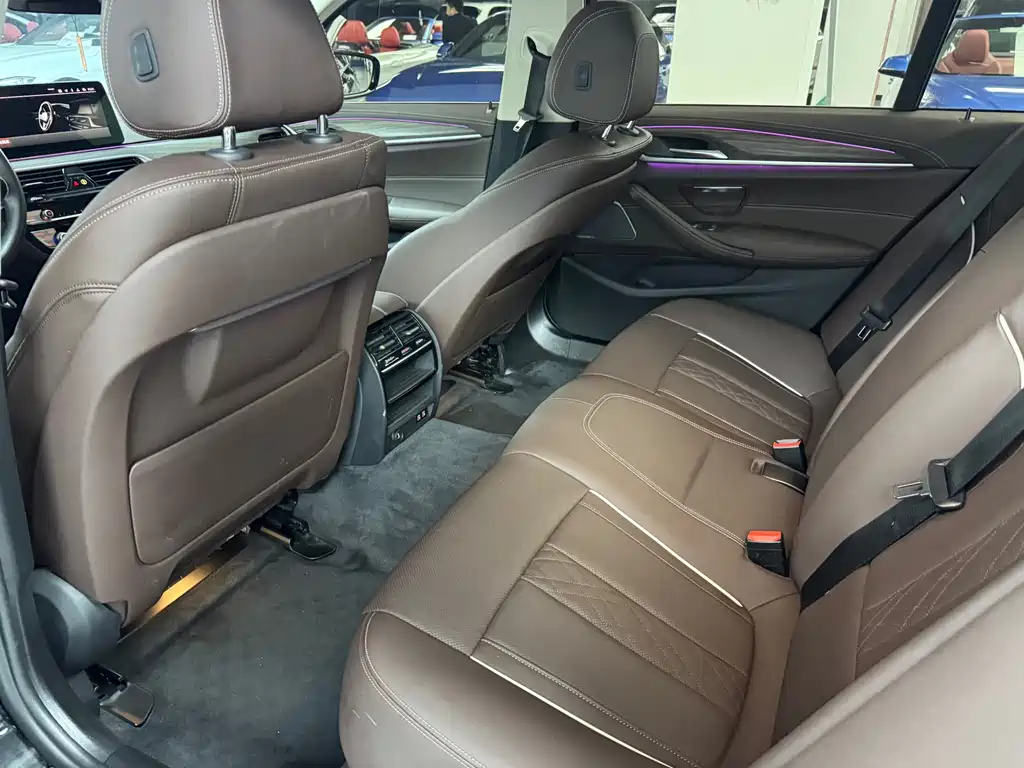 BMW 5 Series — фото 11
