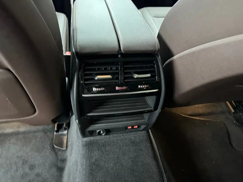 BMW 5 Series — фото 13