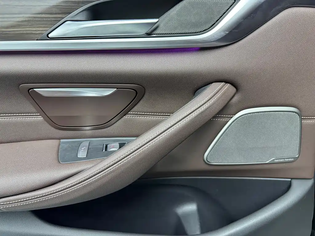 BMW 5 Series — фото 14