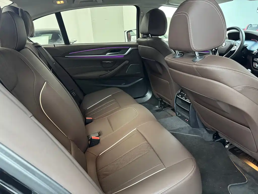 BMW 5 Series — фото 15