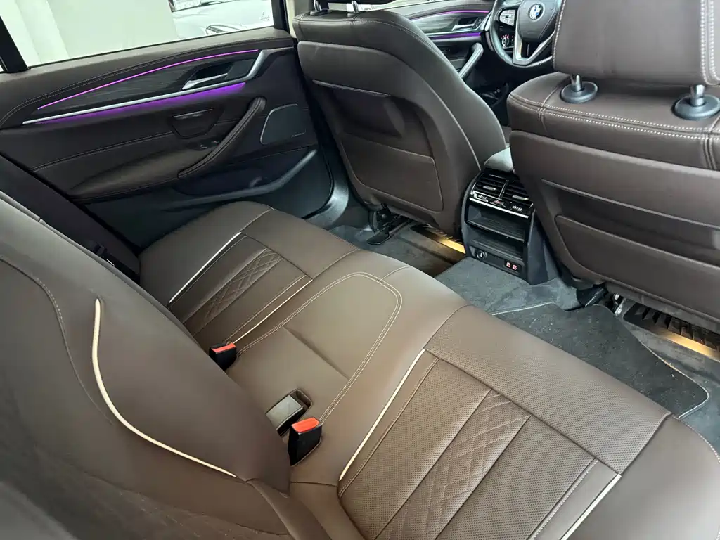 BMW 5 Series — фото 16
